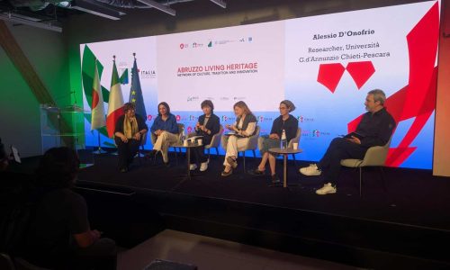 Area conferenze - Padiglione Italia - Expo Osaka. La tavola rotonda: Wool for Future – materiali resilienti per una società circolare