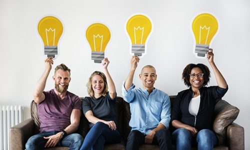 Peopl with lightbulb icon